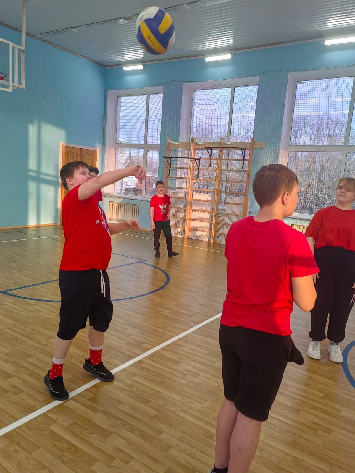 Соревнования по волейболу.